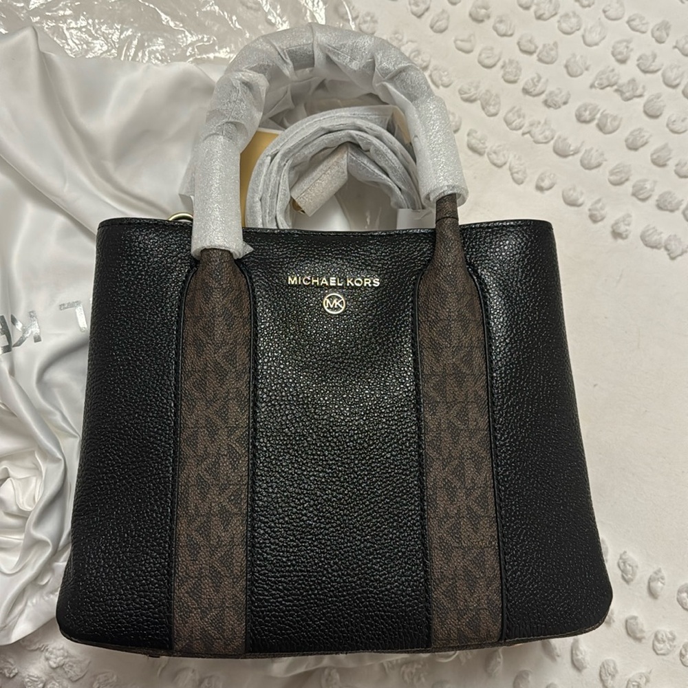 Michael Kors Austin Medium Pebbled Leather Messenger Bag